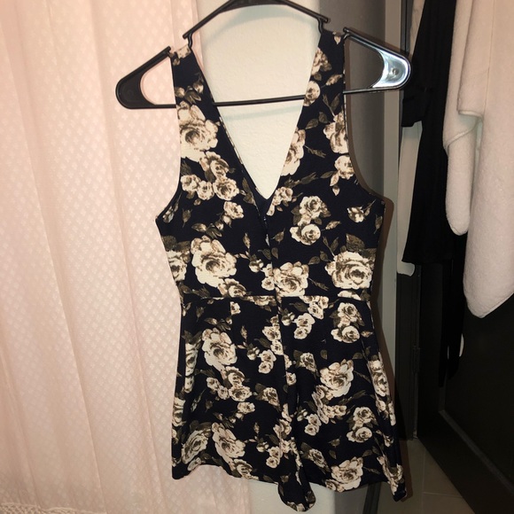 Black and White Flower Romper - Picture 2 of 3